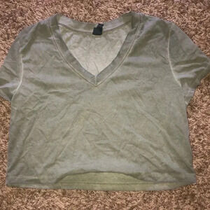 Wild Fable Cropped V-neck shirt